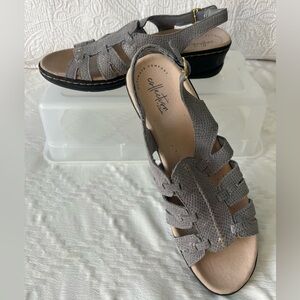 Clark’s Light Grey Lexi Merigold Sandal W Size 8.5